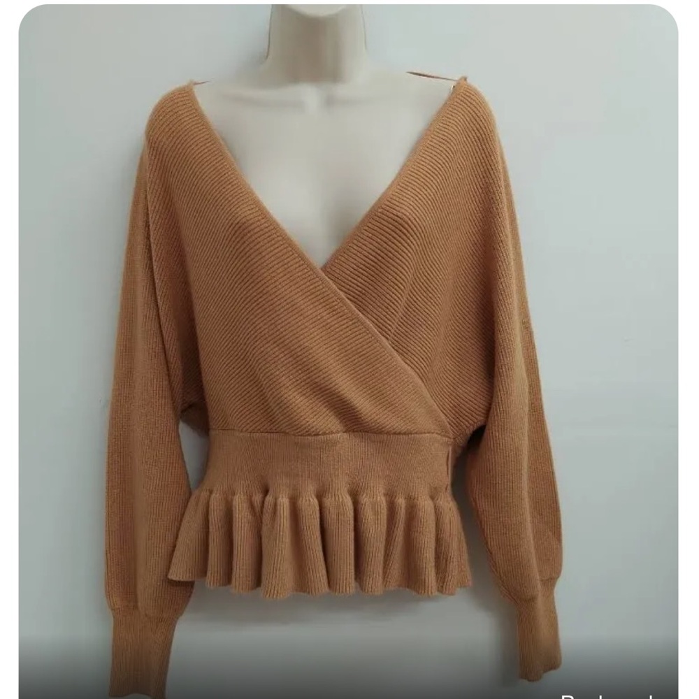 Zesica Long sleeve, v-neck sweater. Size Large